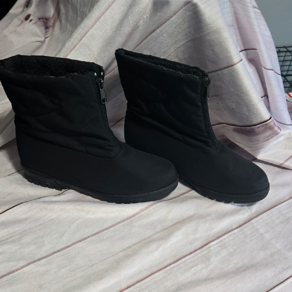 Women's Toe Warmers Black Winter Boots In Size 9.5